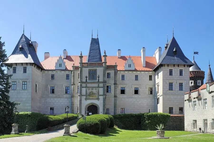 Žleby Château
